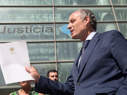 Francisco Camps, expresidente de la Generalitat Valenciana, llega a los juzgados en 2019.