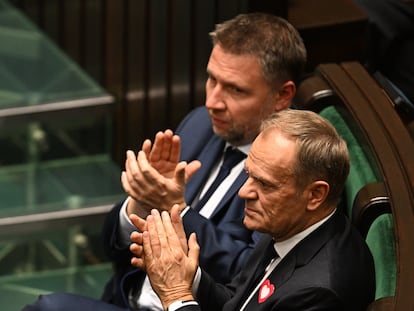 Donald Tusk, líder de Plataforma Cívica, y el secretario general del partido, Marcin Kierwinski, en la sesión inaugural del Parlamento, el pasado lunes.