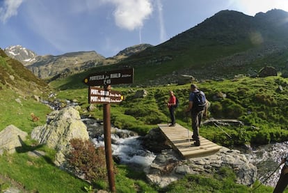 Ruta senderista en el parque natural del Valle de Sorteny, en Andorra.