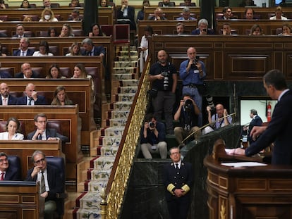 MADRID, 12/07/2022.- El presidente del Gobierno, Pedro Sánchez (d), interviene durante el debate sobre el estado de la nación que comienza este martes en el Congreso. EFE/ Kiko Huesca
