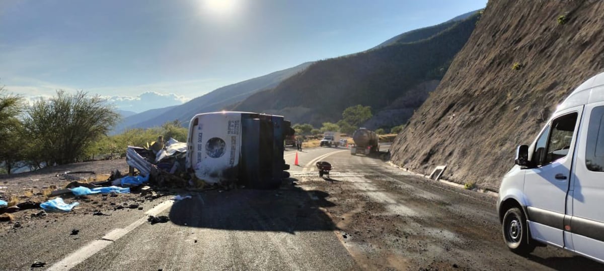 Al menos 18 migrantes mueren en un accidente de autobús al sureste de ...