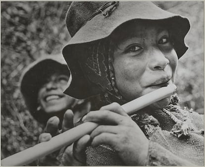 Niño Peruano con flauta. 1954. 