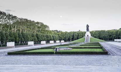 Treptower Park, y su Monumento de guerra Soviético