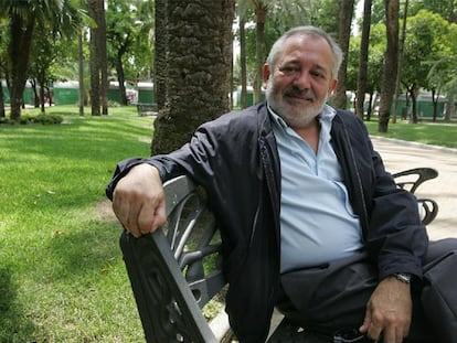 El alcalde de Córdoba, Andrés Ocaña, ayer en un parque antes de la entrevista.