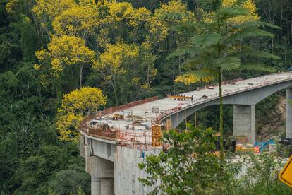 Un tramo en construcción de la Ruta del Cacao, de 153 kilómetros.