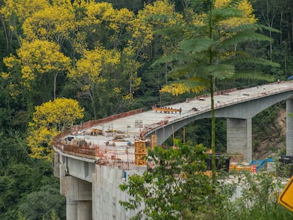 Un tramo en construcción de la Ruta del Cacao, de 153 kilómetros.