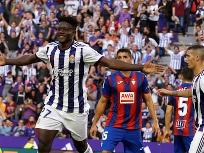 Salisu celebra el gol marcado ante el Eibar.