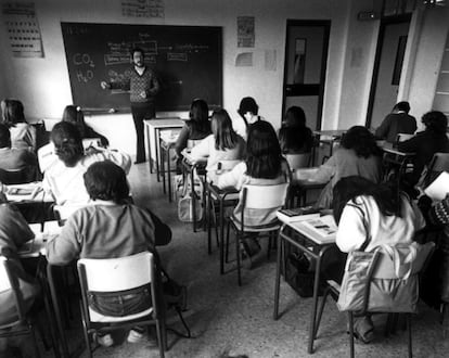 Clase en un colegio de Valencia, en 1986.