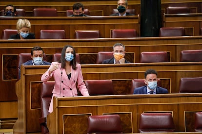 La presidenta de Ciudadanos, Inés Arrimadas, interviene durante la sesión de control al Gobierno en el Congreso de los Diputados.