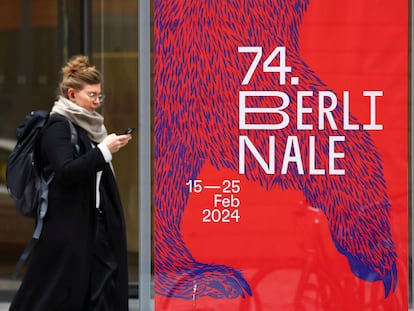 Carteles de la próxima edición de la Berlinale en un centro comercial anexo a la sede del festival.
