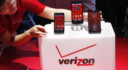 Tel&eacute;fonos m&oacute;viles de la compa&ntilde;&iacute;a estadounidense Verizon.