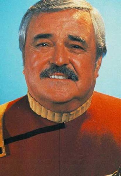 James Doohan, como Scotty.