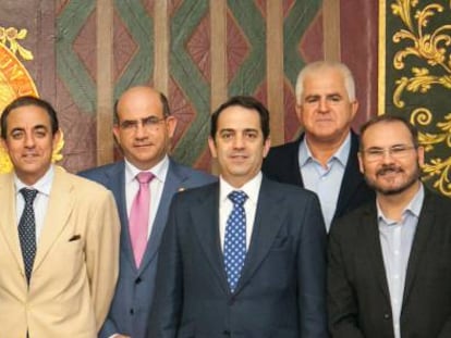 Organizadores y galardonados con el cuarto premio Manuel Losada.