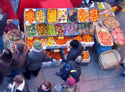 Frutas y hortalizas a la venta en el mercadillo agrícola de Temple Bar