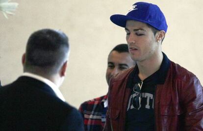 Ronaldo, llega al hotel en el que se concentra la selección lusa.