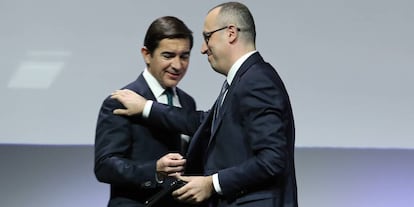 El presidente de BBVA, Carlos Torres y el consejero delegado, Onur Genç  en una imagen de archivo.