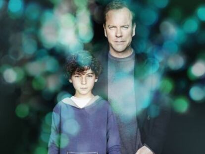 Los actores David Mazouz y Kiefer Sutherland, en una imagen promocional de 'Touch'