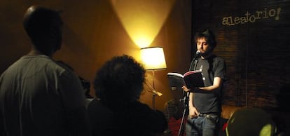 El Aleatorio Bar es uno de los puntos de encuentro de los aficionados por poesía.