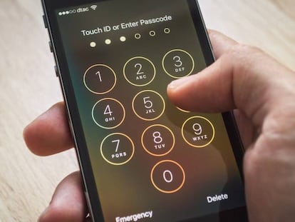 Usar códigos de acceso de 6 dígitos es una de las medidas que Apple recomienda a sus usuarios para evitar el desbloqueo indeseado de los iPhones