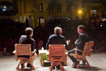 Desde la izquierda, Ha-Joon Chang, Moisés Naím y Thomas Piketty