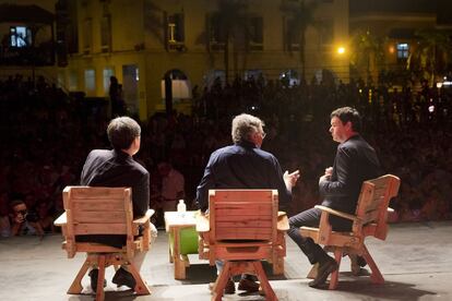 Desde la izquierda, Ha-Joon Chang, Mois&eacute;s Na&iacute;m y Thomas Piketty