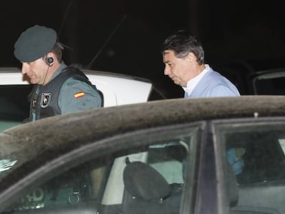 Ignacio Gonz&aacute;lez es conducido al calabozo en el marco de la &#039;Operaci&oacute;n Lezo&#039;