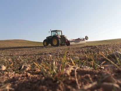 Los agricultores ser&aacute;n activos cuando reciban menos del 80% de sus ingresos v&iacute;a ayudas.