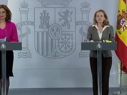 La vicepresidenta económica, Nadia Calviño, y la ministra Portavoz, María Jesús Montero, durante la rueda de prensa posterior a la reunión del Consejo de Ministros.