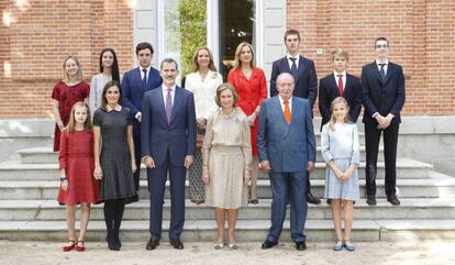 La reina Sofía rodeada de su familia al completo por su 80 cumpleaños.