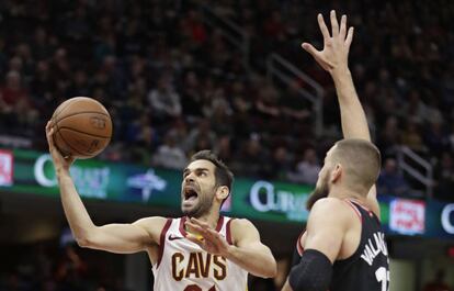 Calderón lanza ante Valanciunas.