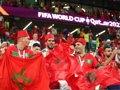 AL RAYYAN, QATAR - DECEMBER 06: Fans of Morocco during the FIFA World Cup Qatar 2022 Round of 16 match between Morocco and Spain at Education City Stadium on December 6, 2022 in Al Rayyan, Qatar. (Photo by James Williamson - AMA/Getty Images)