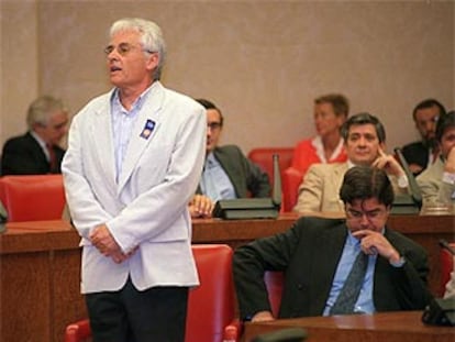 El eurodiputado de Batasuna Koldo Gorostiaga, durante su acatamiento de la Constitución.