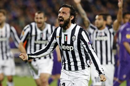 Andrea Pirlo celebra su gol. 