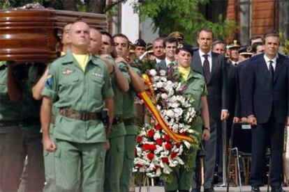 Zapatero y Alonso, durante el funeral.