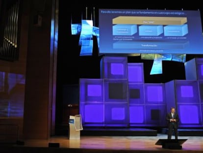 Acto de presentación de Telefónica, a cargo de Luis Miguel Gilpérez.