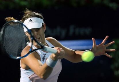 Muguruza golpea un drive.