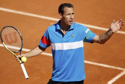 El francés Michael Llodra, durante el partido ante el belga Steve Darcis.