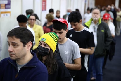 Los sondeos dan una clara ventaja al candidato del Partido de los Trabajadores, Lula Da Silva, incluso con posibilidades de superar el 50% de los votos válidos que necesita para acceder a la presidencia en el primer turno.