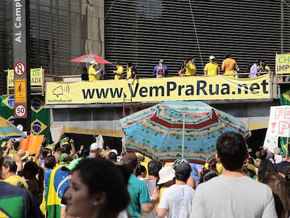 Carro do Vem Pra Rua, em ato pelo impeachment no ano passado.