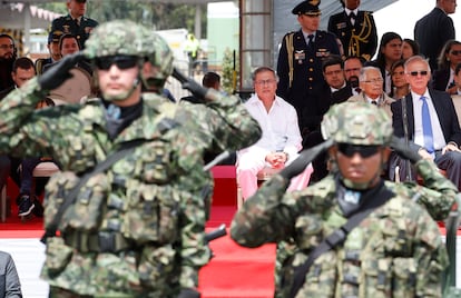Gustavo Petro asiste al desfile militar en conmemoración del Día de la Independencia