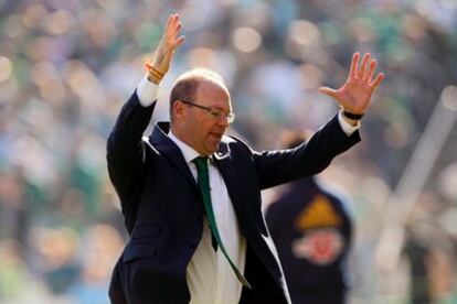 Pepe Mel reacciona durante un partido del Betis esta temporada.