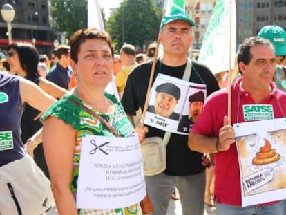 Varios sindicatos de Enfermería durante una protesta frente a la subdelegación del Gobierno, ayer en Bilbao.