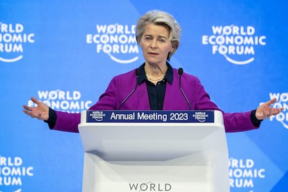 La presidenta de la Comisión Europea, Ursula von der Leyen, durante su intervención en el Foro Económico Mundial, en Davos