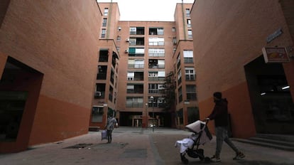 Un edificio de viviendas en el barrio de San Blas, en Madrid.