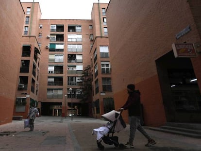 Un edificio de viviendas en el barrio de San Blas, en Madrid.  