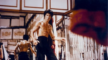 Bruce Lee, en la secuencia final del laberinto de espejos de 'Operación Dragón'.