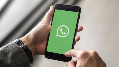 Beyond messages: WhatsApp offers new features, such as choosing a seat on an airplane and ordering food