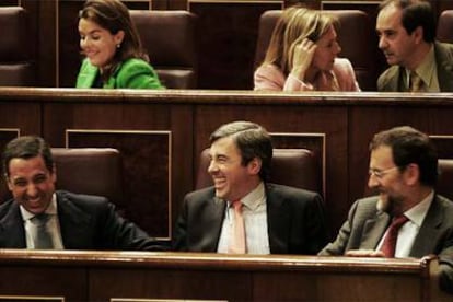 Zaplana (izquierda), Acebes y Rajoy, en la sesión de control al Gobierno del Congreso.