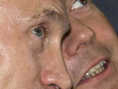 Putin y Medvédev charlan mientras asisten a un festival deportivo en Penza, a 700 kilómetros de Moscú, el pasado 23 de enero.