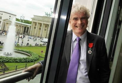 El director Simon Rattle, en la embajada de Francia en Berl&iacute;n, en una imagen de 2010.  